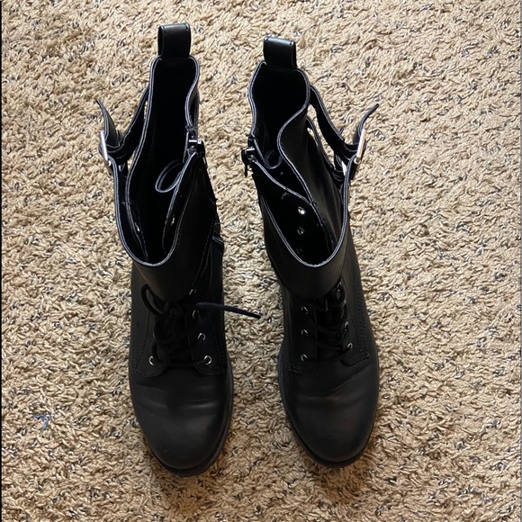 Cute leather ankle boots 🖤 - Picture 3 of 3